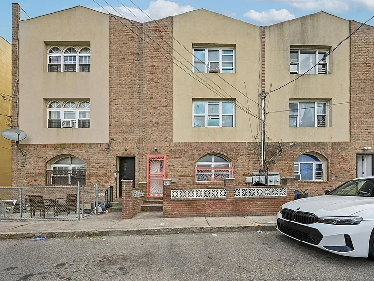124 Beach 27 St — Photo 12