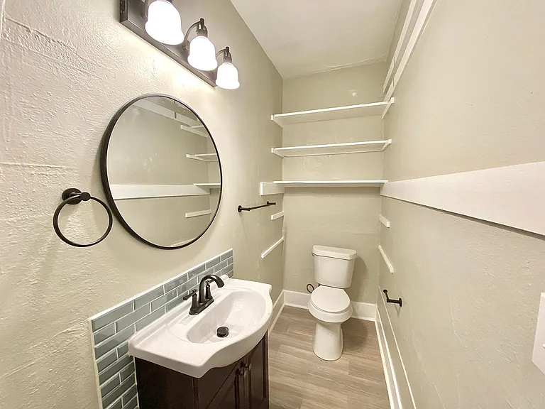 411 S 6th St — Photo 13