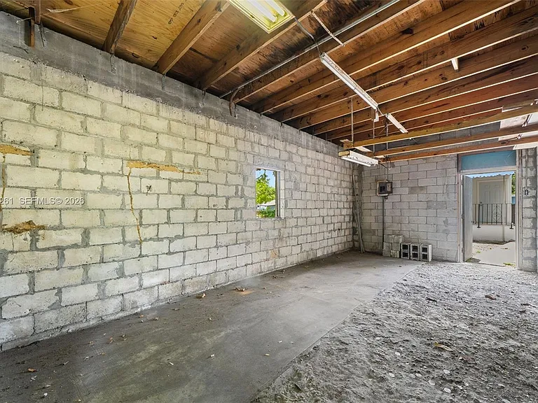 1227 NW 27th St — Photo 30