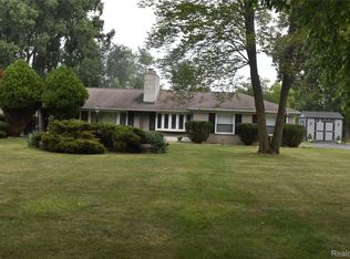 29140 Briarbank Ct, Southfield, MI 48034