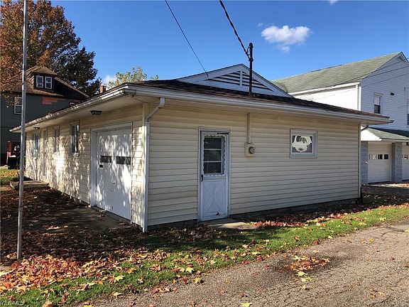 2nd image of 415 E 6th St