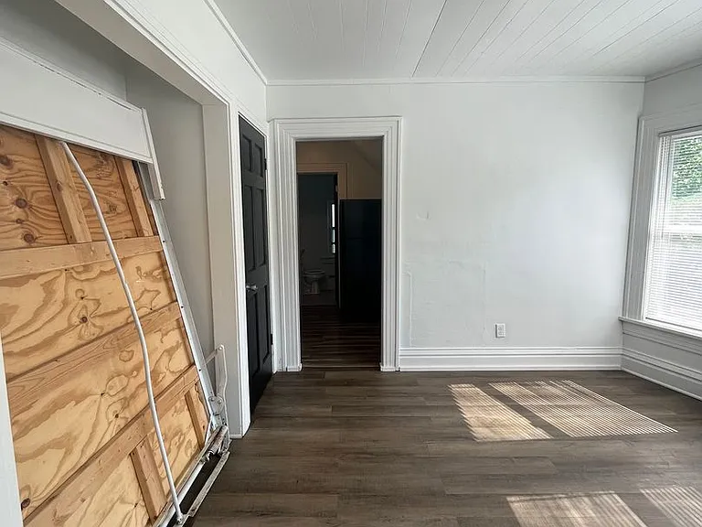 2816 Cottage Grove Ave — Photo 3