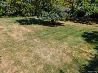 25690 W Forteen Mile Rd, Bloomfield Hills, MI 48301