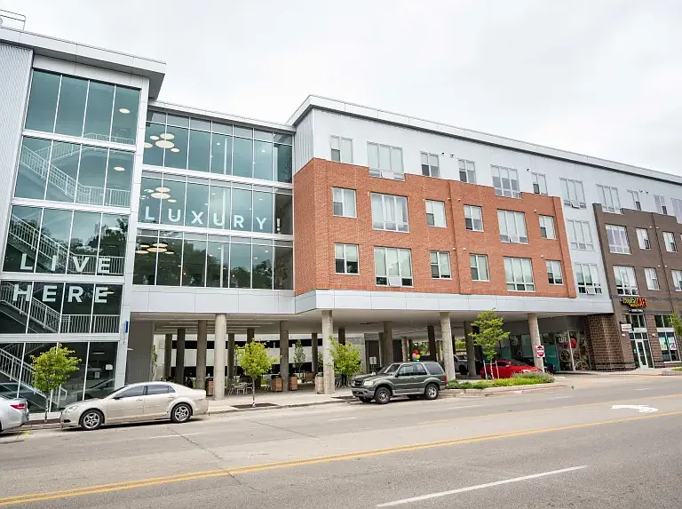 Diamond Place Apartments — Photo 2