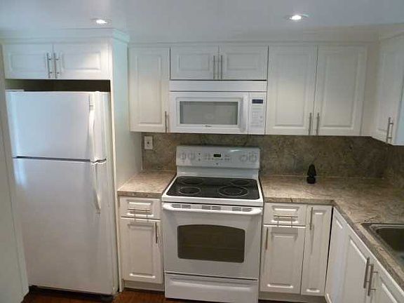 4th image of 300 NW 107th Ave APT 102