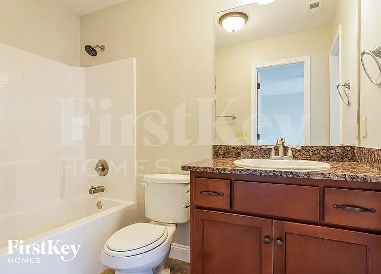 606 Park Lake Cir — Photo 13