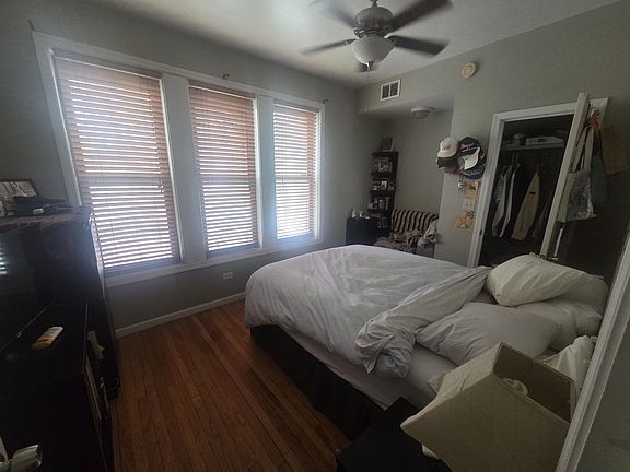 4th image of 2550 N Hamlin Ave #1