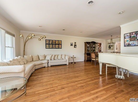 5th image of 376 Island Ave