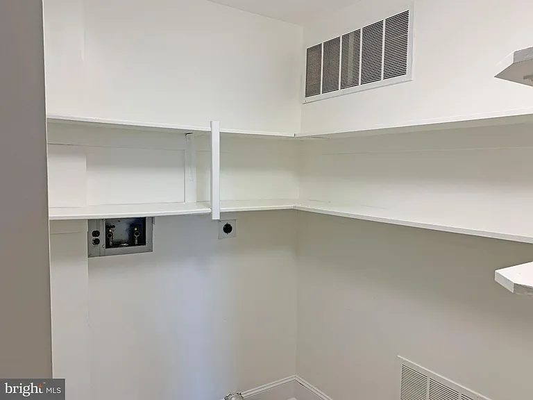 414 Old Lancaster Rd #405 — Photo 32