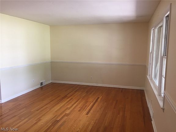 5th image of 11 Skyline Dr