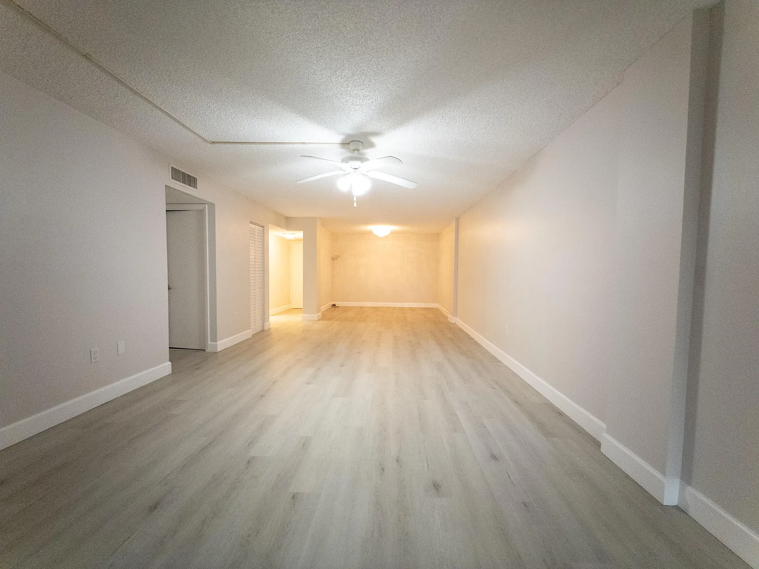 1 bed, 1.5 bath, 1008 sqft, $1,900 — Photo 4