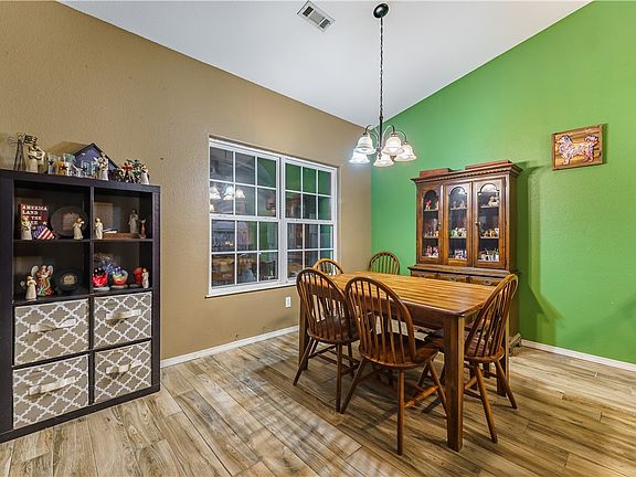 5th image of 8 Breeghle Ln