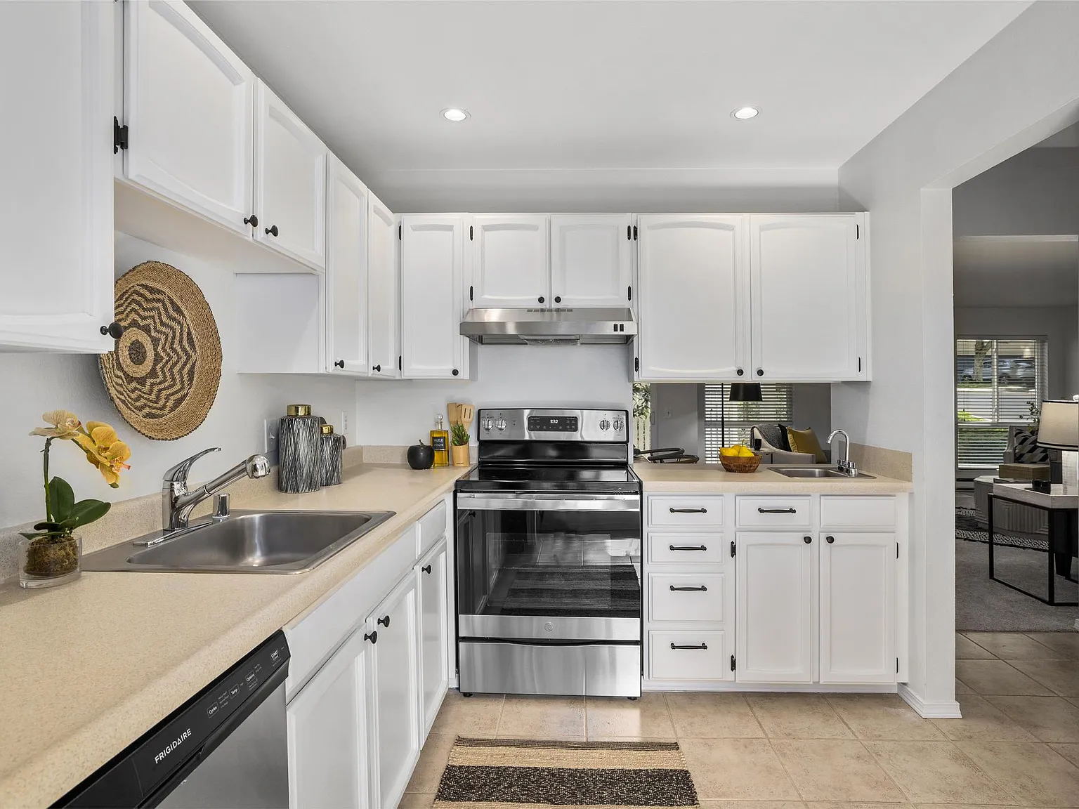 2 bed, 1156 sqft, $2,790 — Photo 4