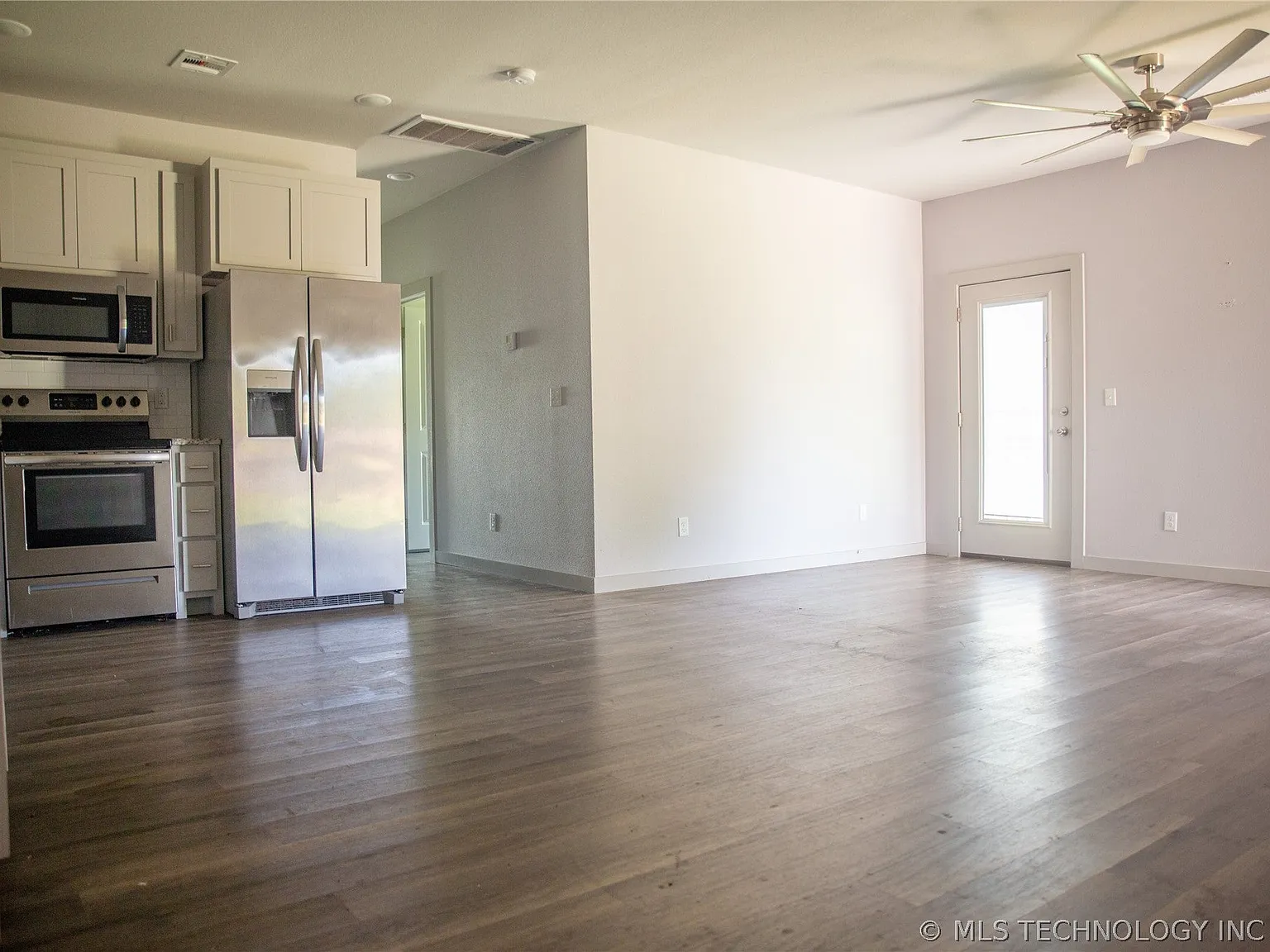 3 bed, 1152 sqft, $1,750 — Photo 4