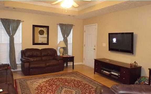 3rd image of 820 Cottage Ln
