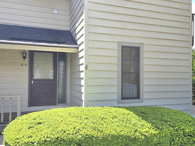 614 Dunham Rd — Photo 1