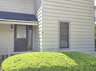 614 Dunham Rd, Gurnee, IL 60031