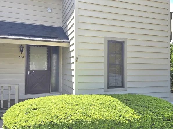 614 Dunham Rd, Gurnee, IL 60031