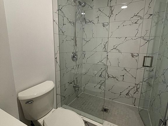5th image of 262 Clinton St #201