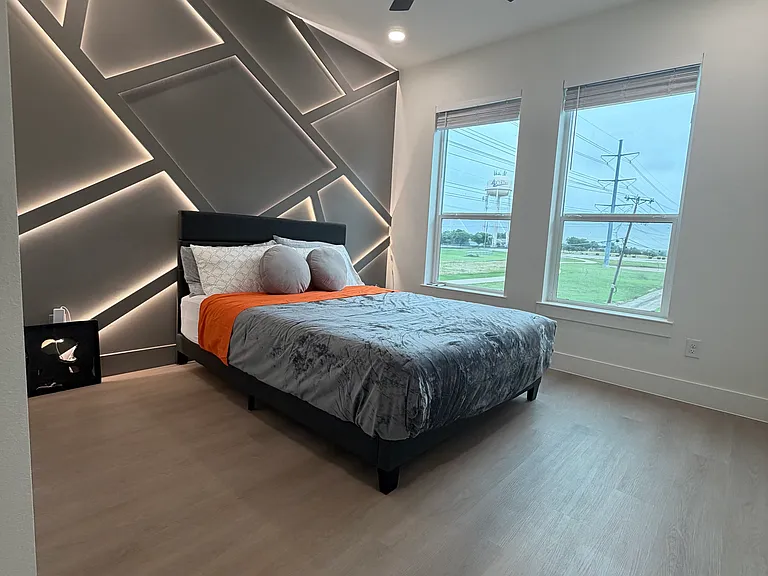 5200 Gibson Dr — Photo 12