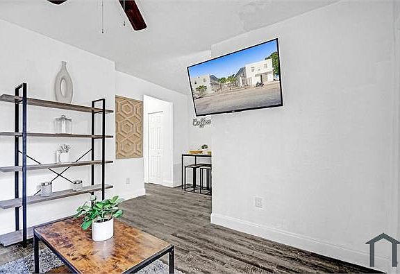 5th image of 467 NW 8th St APT 1