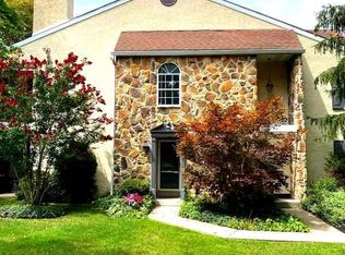 214 Valley Stream Ln, Wayne, PA 19087