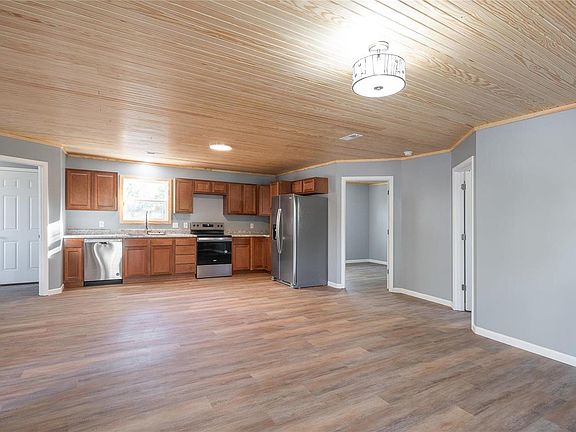 5th image of 1006 E Grand Ave