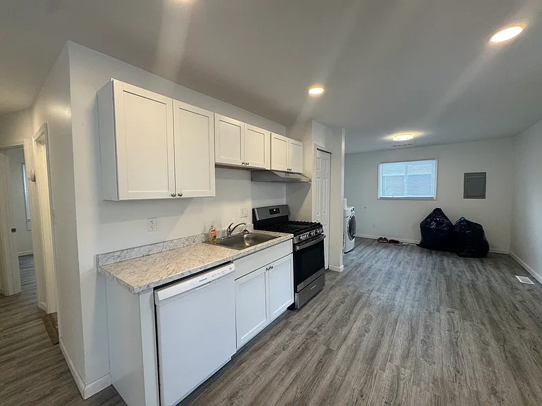 560 E Kalama Ave — Photo 5