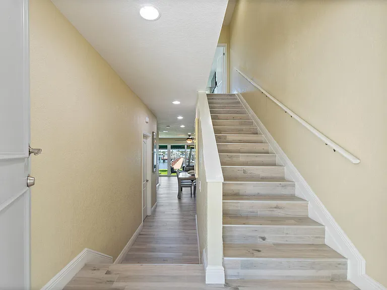 316 N Lake Dr — Photo 3