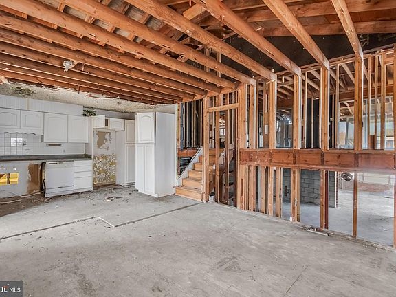 4th image of 1254 Washington Dr