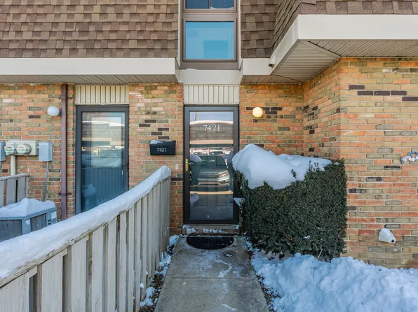 7421 Country Brook Dr, Indianapolis, IN 46260