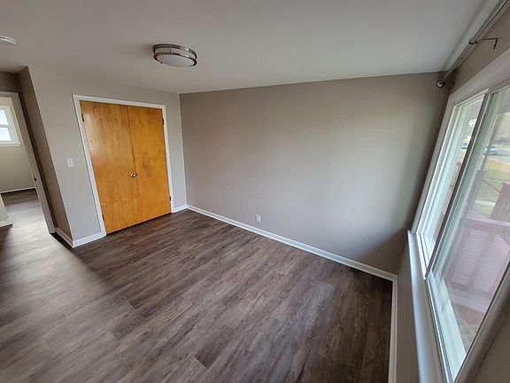 3rd image of 826 Avenue D