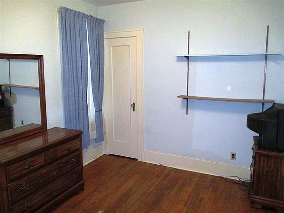 4th image of 73 Lincoln Ave
