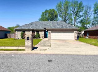 2406 Versailles Dr, Cabot, AR 72023