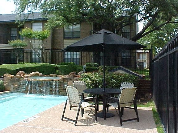 4th image of 1558 Weyland Dr APT 1102