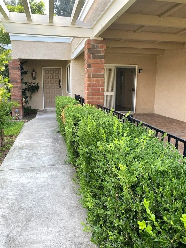 2 bed, 1370 sqft, $3,800 — Photo 2