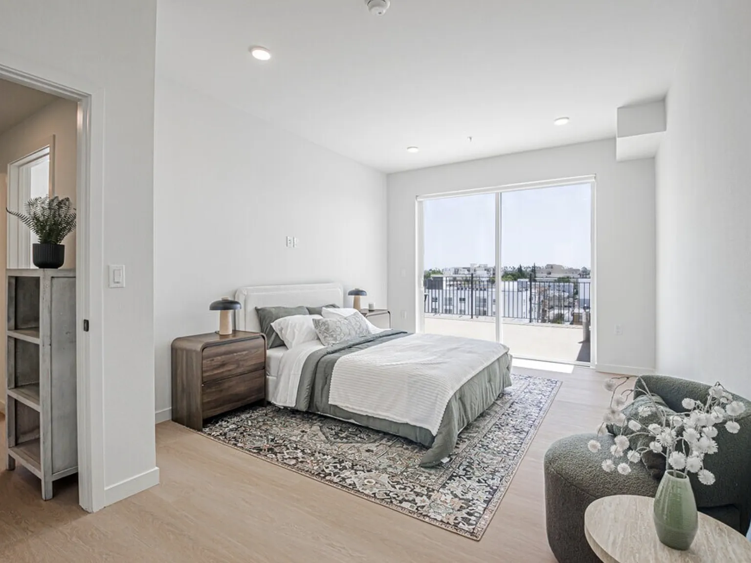 856 Gramercy Drive — Photo 4