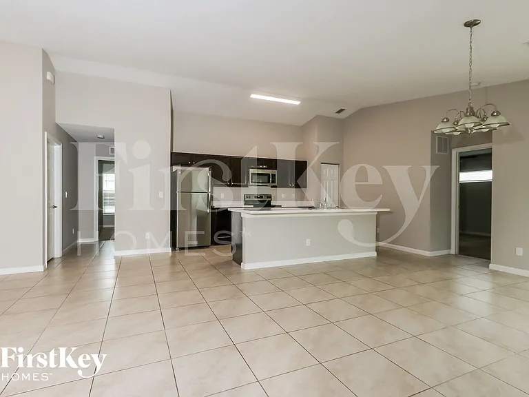 1257 SW Century Ave — Photo 5