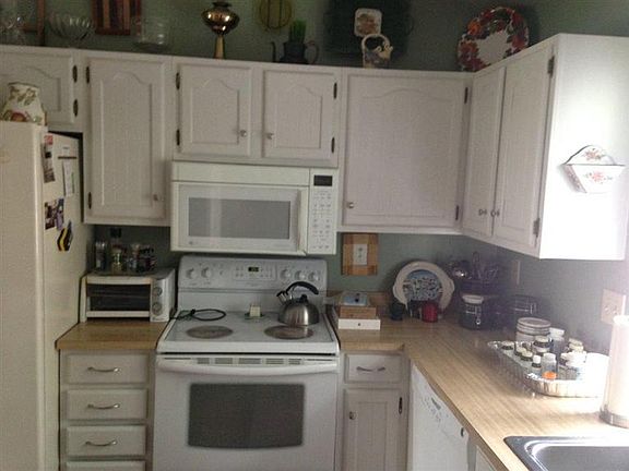 5th image of 8 Saint James Ct