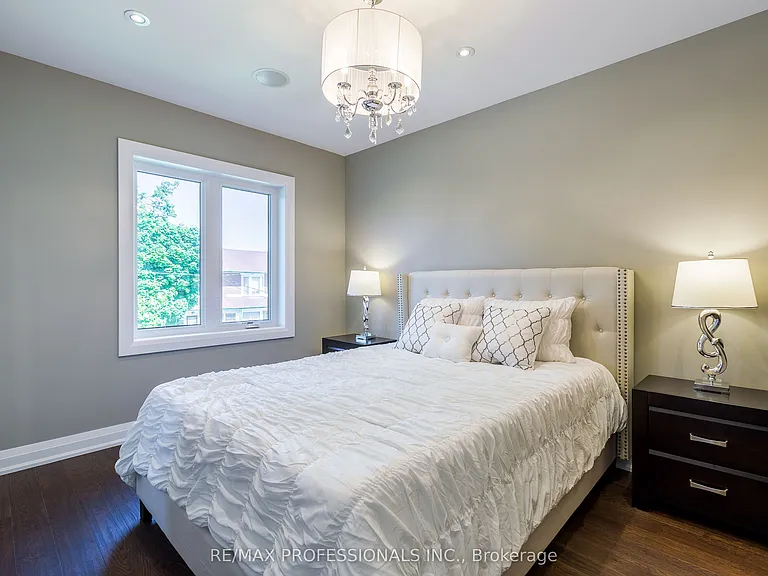 546 Beresford Ave — Photo 12