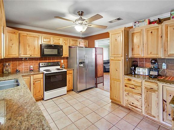 4th image of 915 Woodshire Ct