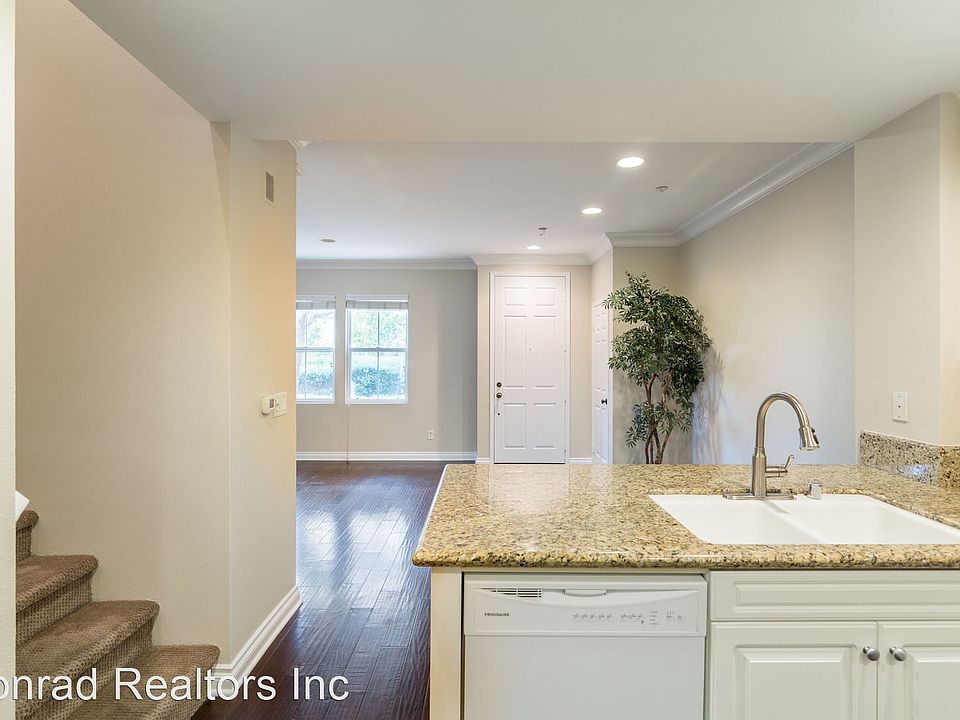 1st image of 404 Calle Campanero