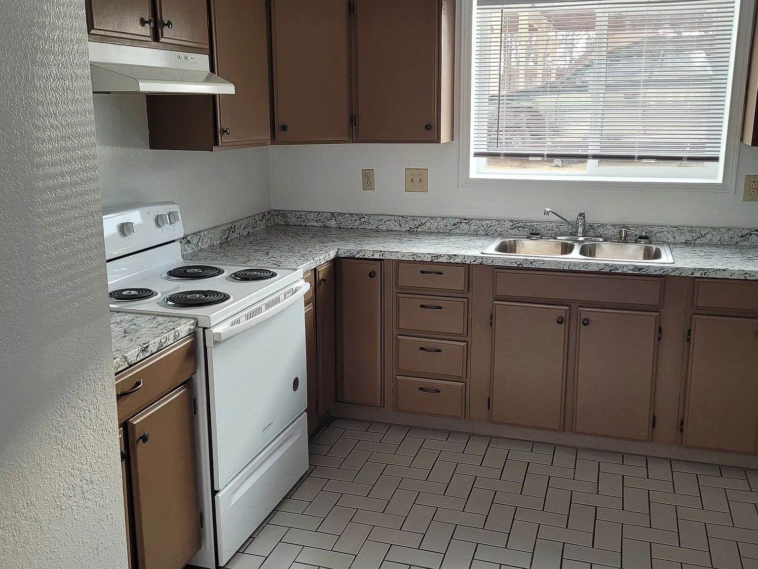 2 bed, $1,330 — Photo 2