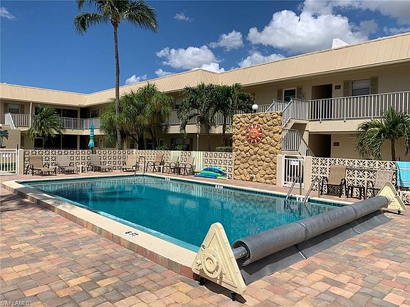 3rd image of 909 SE 46th Ln APT 206