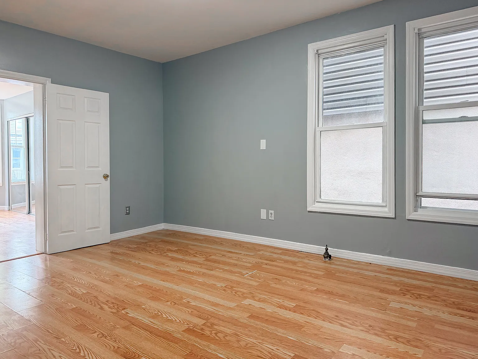 2 bed, 750 sqft, $2,100 — Photo 3