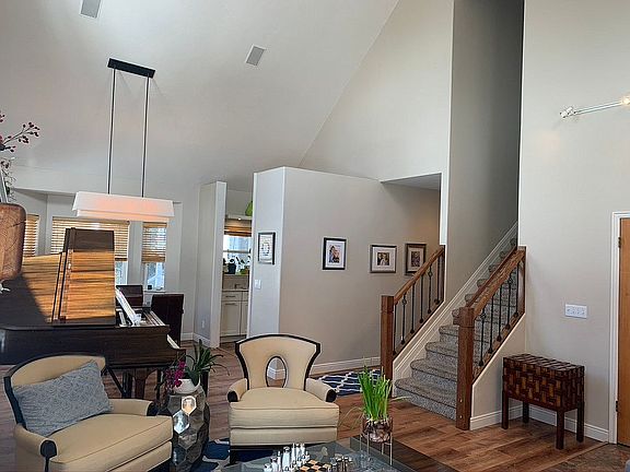 Living / Dining Room 2