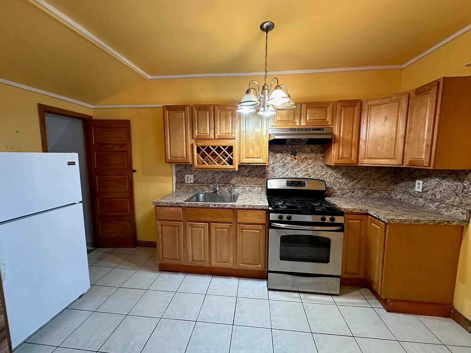 2 bed, $1,300 — Photo 2
