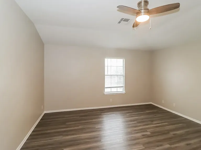 1626 Abbey Ln — Photo 5