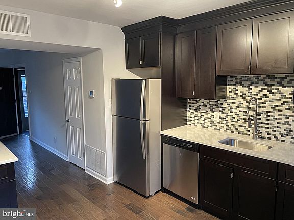 3rd image of 203 Sycamore Ave APT A1