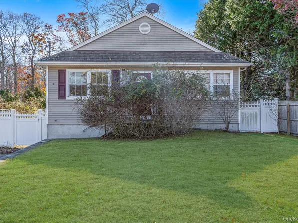 94 Baybright Drive E, Shirley, NY 11967
